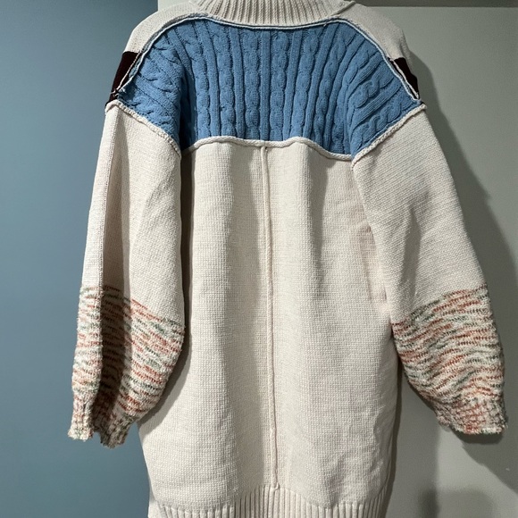 Pol size small oversized fit sweater/cardigan. This sweater is perfect - Picture 4 of 4